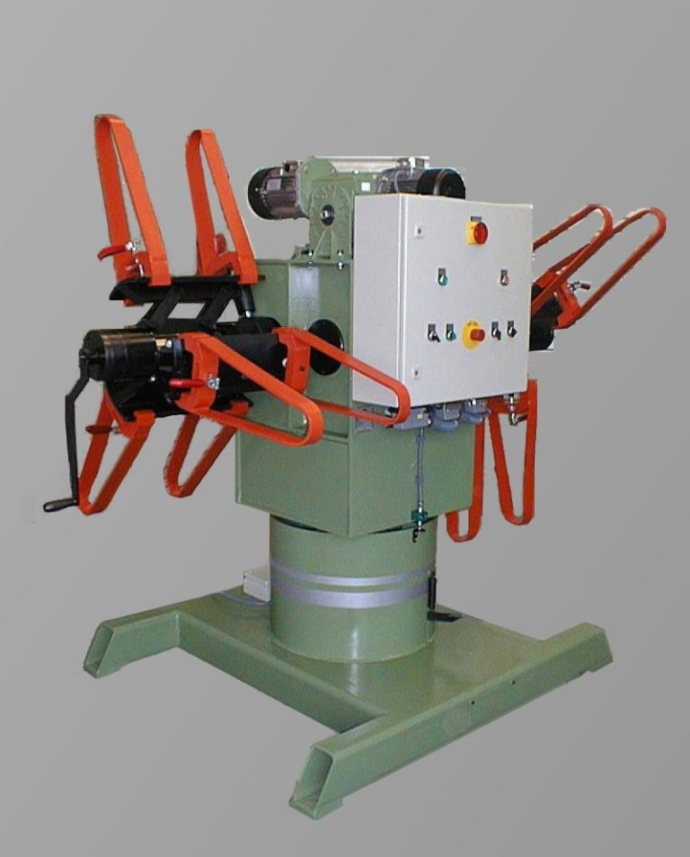 Doppelabwickelhaspel mit Antrieb Modell 2xNO-360V Wendehaspel mit Antrieb 180 ° Grad drehbar für 2 x 2000 Kg Coils. Manuelle Spreizung und Bedienfeld am Haspel (Schaltschrank)