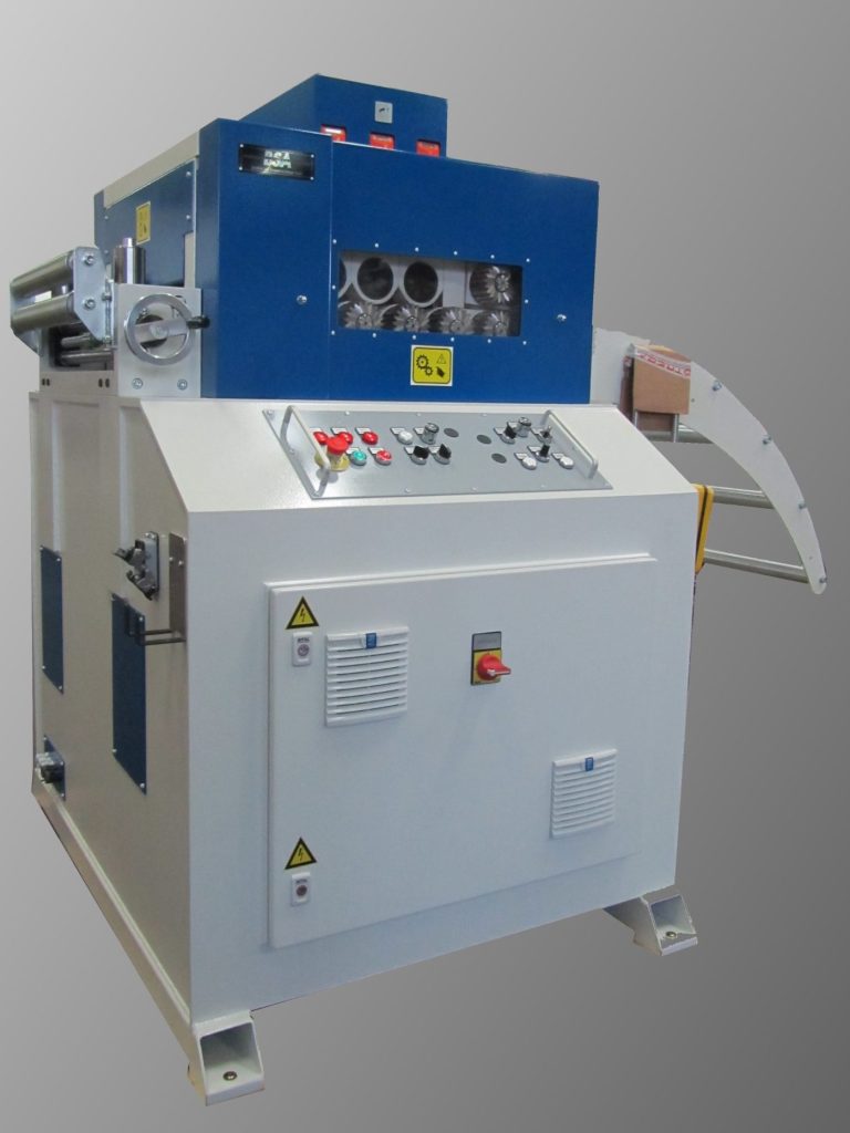 Richtmaschine Modell R95-500-7-PZ-EM Richtmaschinen mit 7 Richtrollen ᴓ 95 mm. Manuelle Einzelwalzenzustellung. Frequenzgeregeltem Antrieb und pneumatischer Zugwalzenpressung