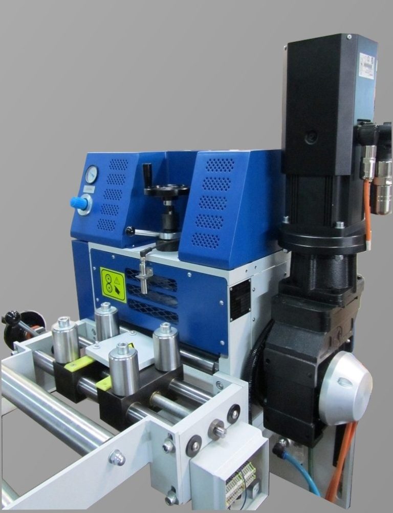 Walzenvorschub Modell WV100-360NC Walzenvorschub für bis zu 360 mm Bandbreite. Mit Maschinenabdeckungen und Bandseitenführung an der Bandeinlaufführung