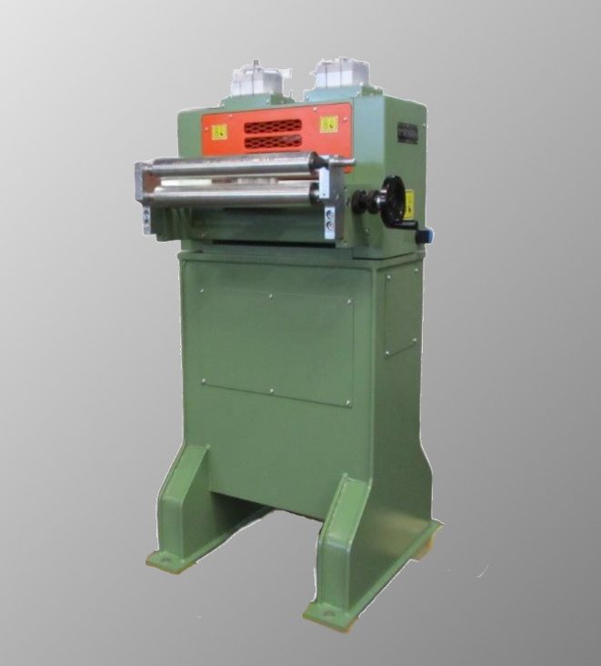 Walzenvorschub Modell WV60-100NC Walzenvorschub für bis zu 100 mm Bandbreite. Mit einem pneumatischen Zylinder und Bandberuhiger an der Bandeinlaufführung