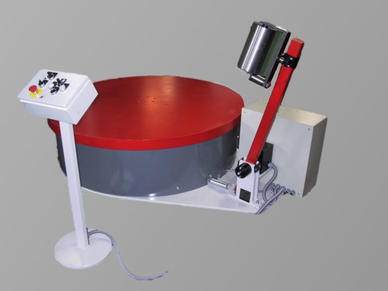 Palettenhaspel mit Führungen und Bedienpult