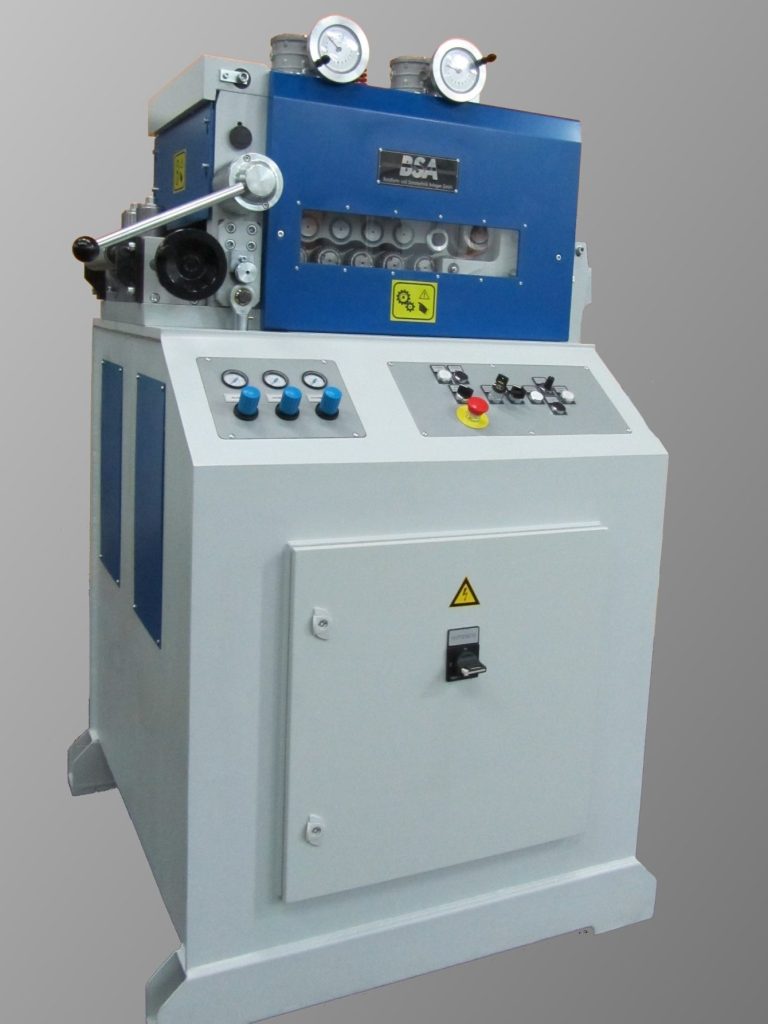 Richtmaschine Modell R63-500-9-PZ-EM Richtmaschinen mit 9 Richtrollen ᴓ 63 mm. Manuelle Blockwalzenzustellung. Frequenzgeregeltem Antrieb und pneumatischer Zugwalzenpressung