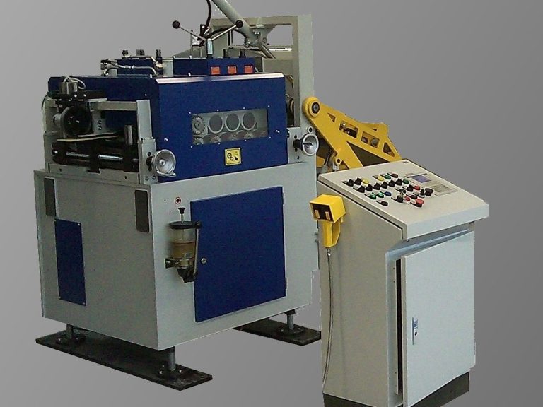 Doppelhaspeln auf einer Grundplatte mit hydraulische Bandspreizung und 6 Seitenbegrenzern je Seite