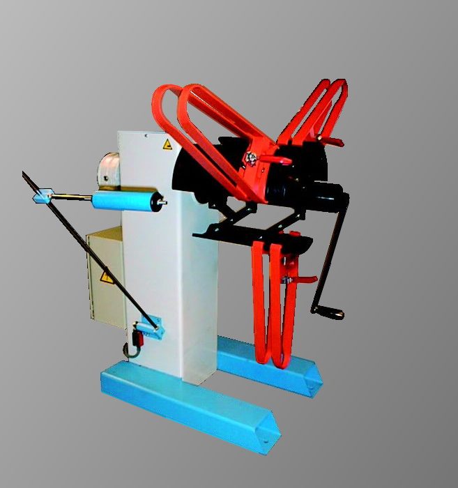 Aufwickelhaspel Modell NO10-360V-TS Aufwickelhaspel für 1000 kg Coils mit manueller Gelenkspreizung, Tänzersteuerung und Bedienpult am Haspel