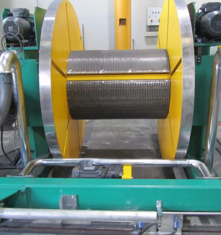 Abwickelhaspel mit Antrieb Modell NO10-360V-AP Abwickelhaspel mit Antrieb, 1000 Kg Tragkraft mit manueller Gelenkspreizung, , pneumatischem Andruckarm und separatem Bedienpult.